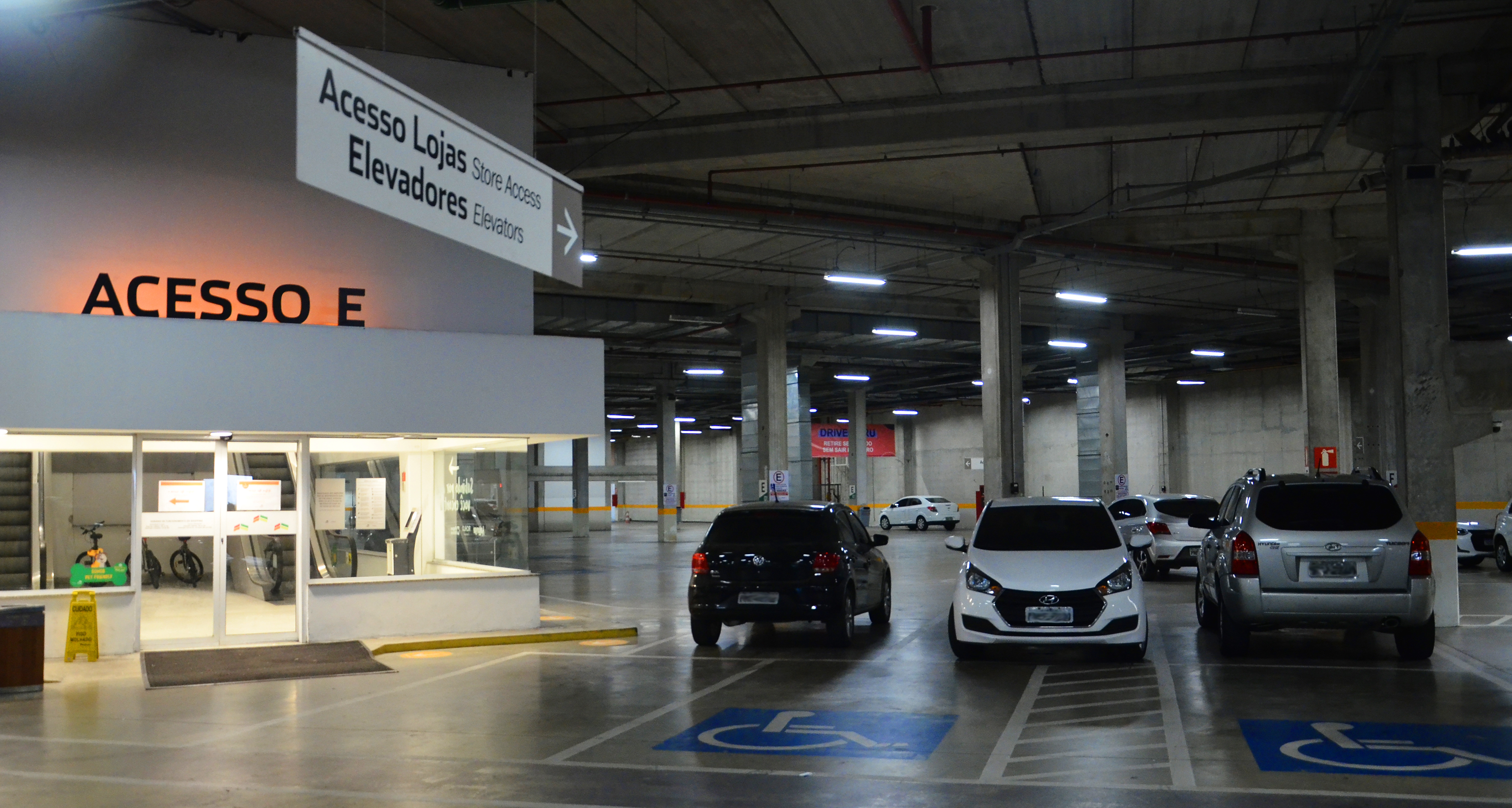 Imagem um de garagem utilizada no topo das páginas